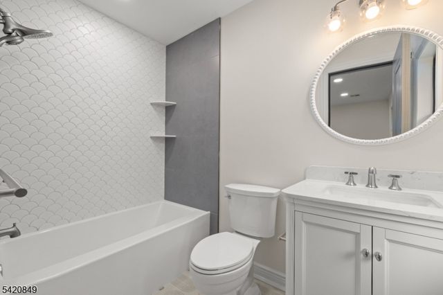 84 Maple St, Millburn Twp., NJ 07041