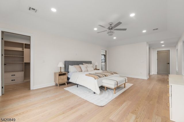 84 Maple St, Millburn Twp., NJ 07041