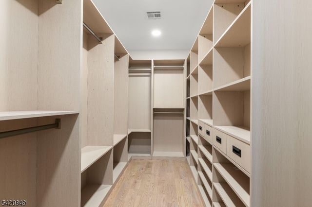 84 Maple St, Millburn Twp., NJ 07041