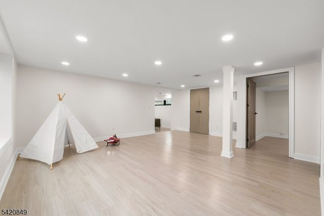 84 Maple St, Millburn Twp., NJ 07041