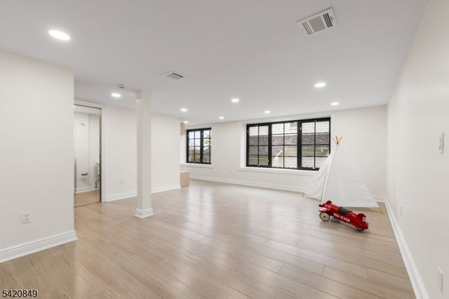 84 Maple St, Millburn Twp., NJ 07041