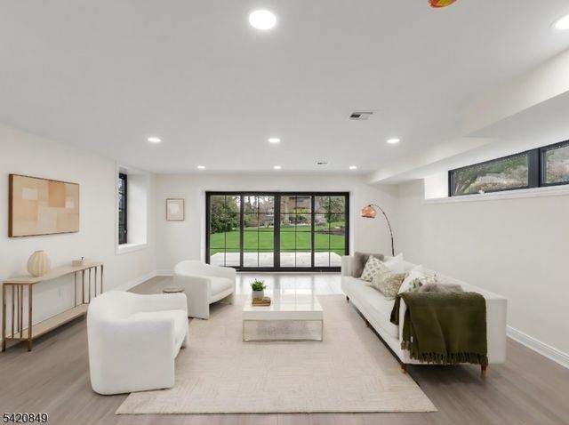 84 Maple St, Millburn Twp., NJ 07041