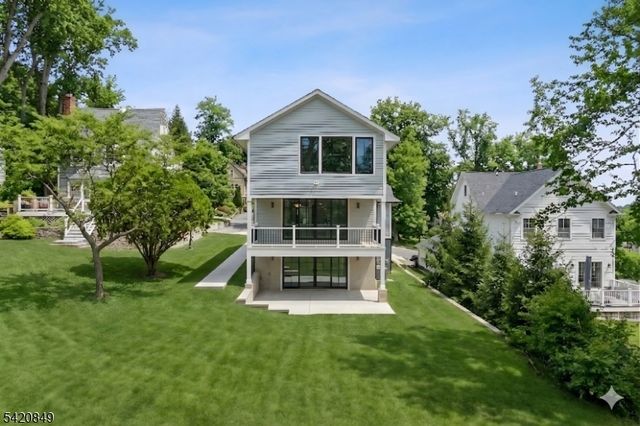 84 Maple St, Millburn Twp., NJ 07041