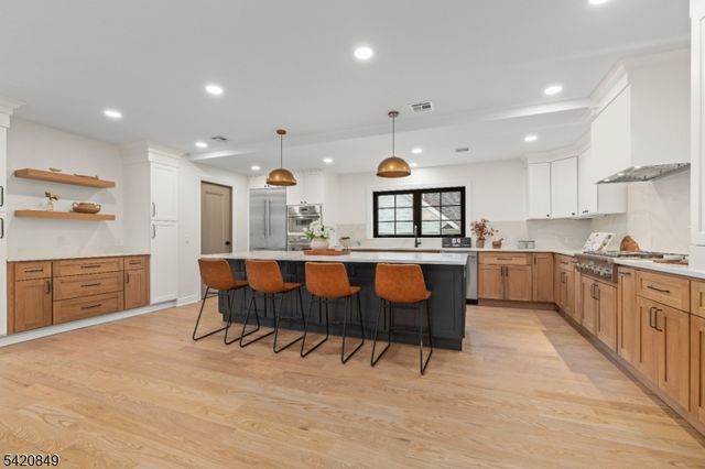 84 Maple St, Millburn Twp., NJ 07041