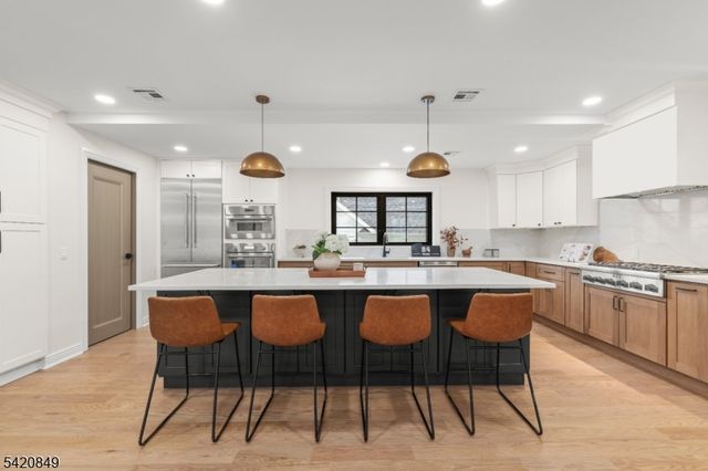 84 Maple St, Millburn Twp., NJ 07041