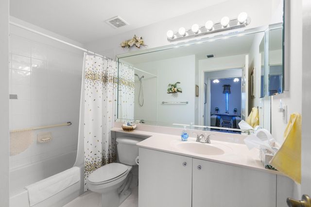 7647 Southampton Terrace 202, Tamarac, FL 33321