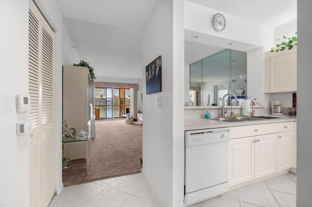 7647 Southampton Terrace 202, Tamarac, FL 33321