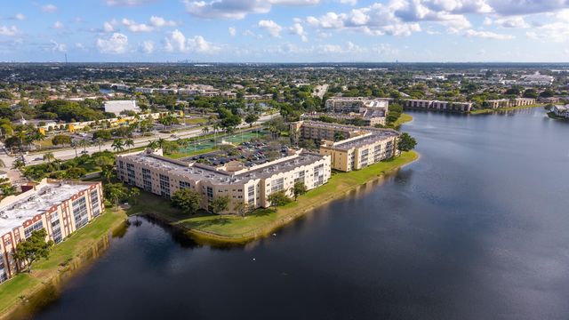 7647 Southampton Terrace 202, Tamarac, FL 33321