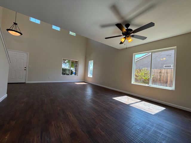 1865 N Ellendale Avenue, Fresno, CA 93722