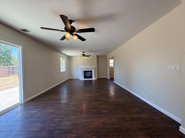 1865 N Ellendale Avenue, Fresno, CA 93722