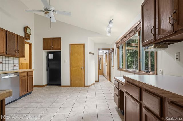 25100 Milford Road, South Lyon, MI 48178