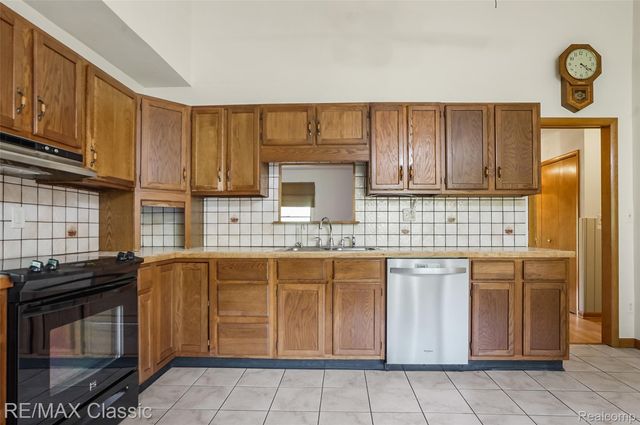 25100 Milford Road, South Lyon, MI 48178