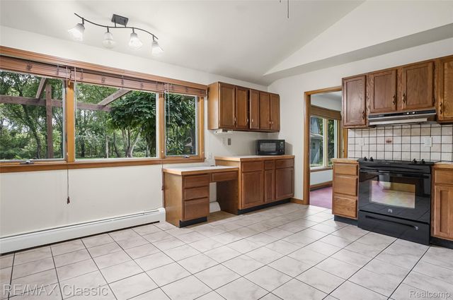 25100 Milford Road, South Lyon, MI 48178