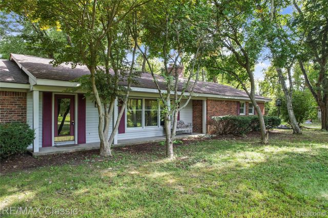 25100 Milford Road, South Lyon, MI 48178