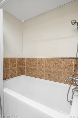 25100 Milford Road, South Lyon, MI 48178