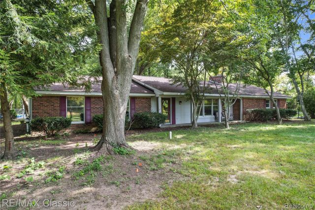 25100 Milford Road, South Lyon, MI 48178