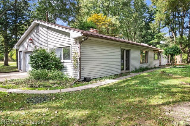 25100 Milford Road, South Lyon, MI 48178