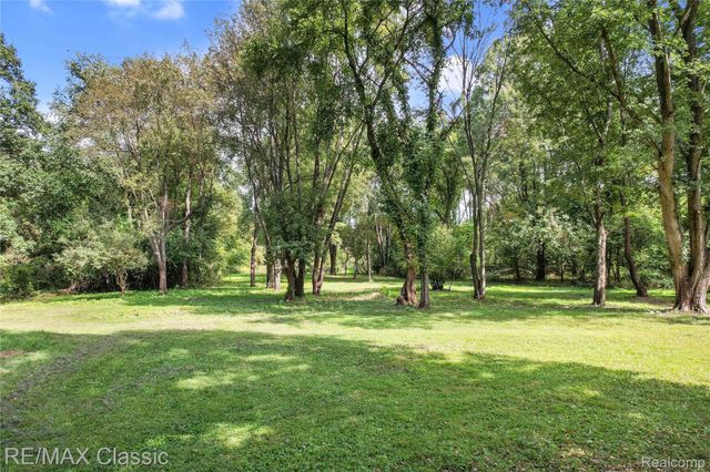 25100 Milford Road, South Lyon, MI 48178