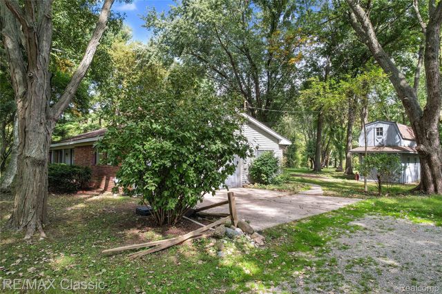 25100 Milford Road, South Lyon, MI 48178