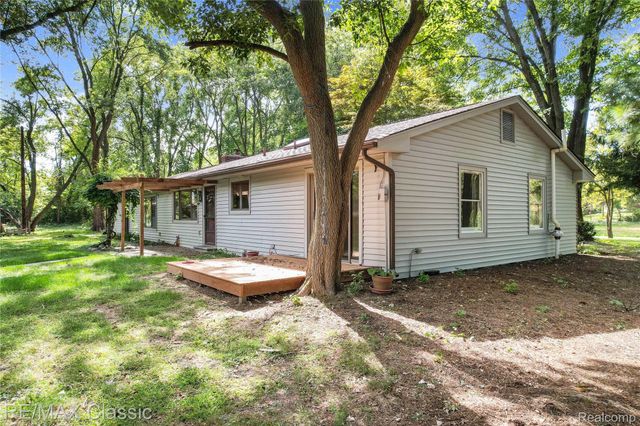 25100 Milford Road, South Lyon, MI 48178