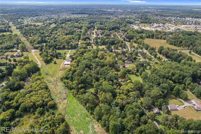 25100 Milford Road, South Lyon, MI 48178