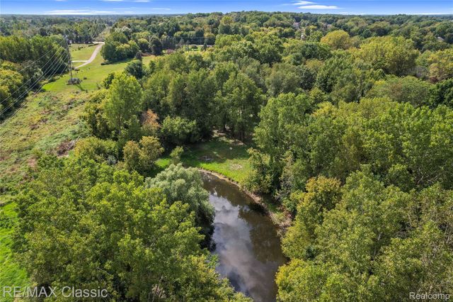 25100 Milford Road, South Lyon, MI 48178