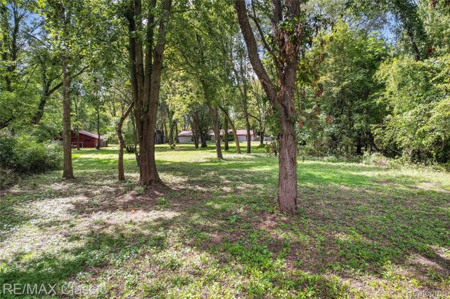 25100 Milford Road, South Lyon, MI 48178