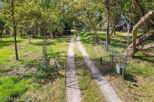 25100 Milford Road, South Lyon, MI 48178