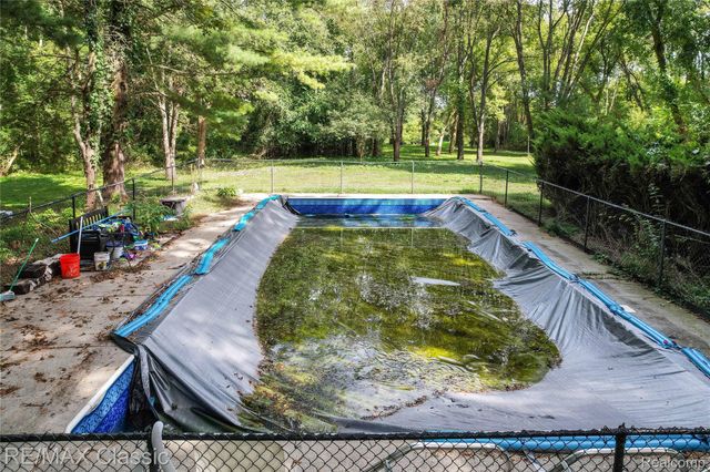 25100 Milford Road, South Lyon, MI 48178