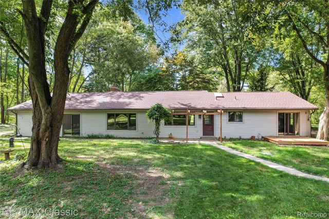 25100 Milford Road, South Lyon, MI 48178