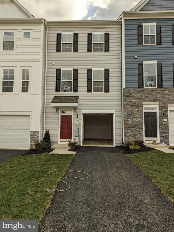 241 HILLSDALE PLACE, Martinsburg, WV 25403