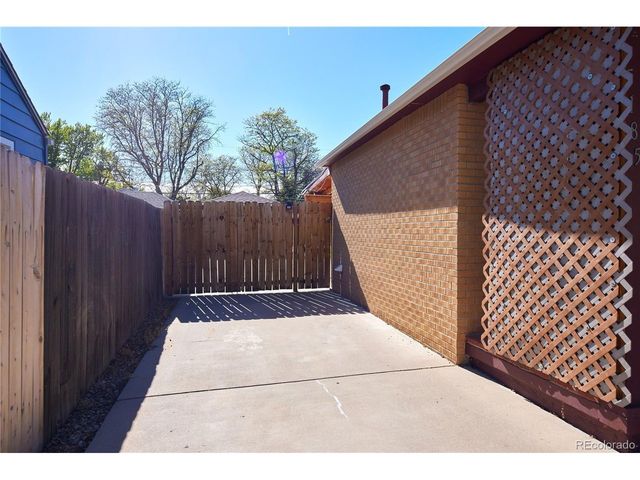 5185 Beach Ct, Denver, CO 80221