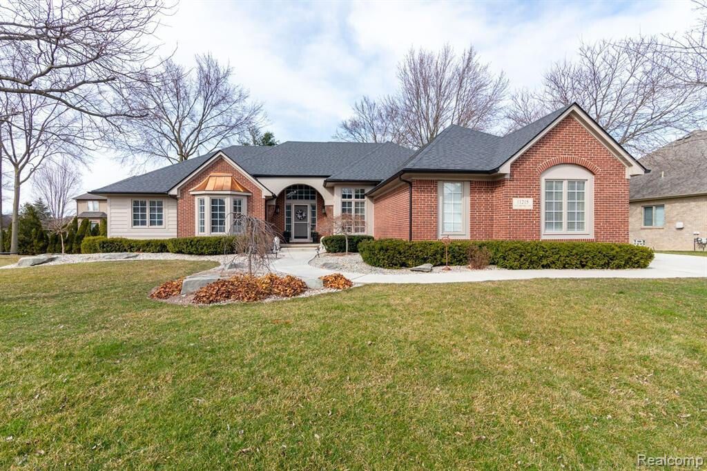 11215 Wilshire Drive, Shelby Twp, MI 48315