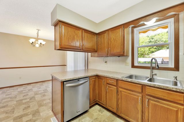 708 Wendy Kay Ln, Mulvane, KS 67110