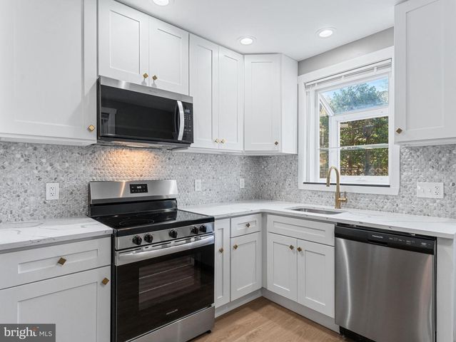 2444 S LAMBERT ST, Philadelphia, PA 19145