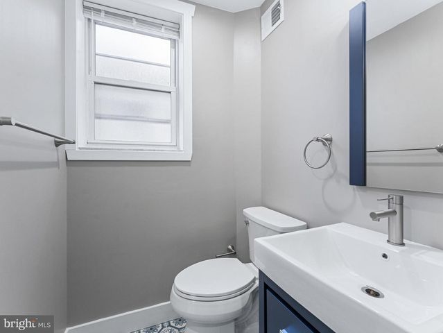 2444 S LAMBERT ST, Philadelphia, PA 19145