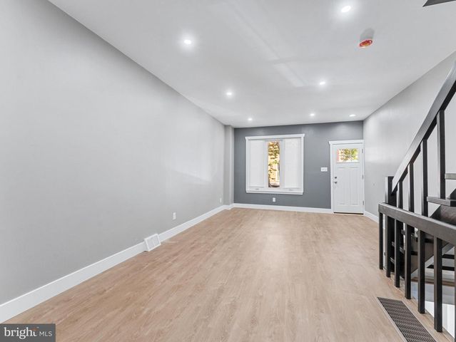 2444 S LAMBERT ST, Philadelphia, PA 19145