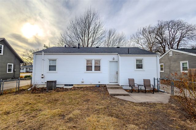 2401 48th Place, Des Moines, IA 50310