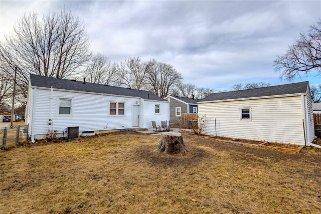 2401 48th Place, Des Moines, IA 50310