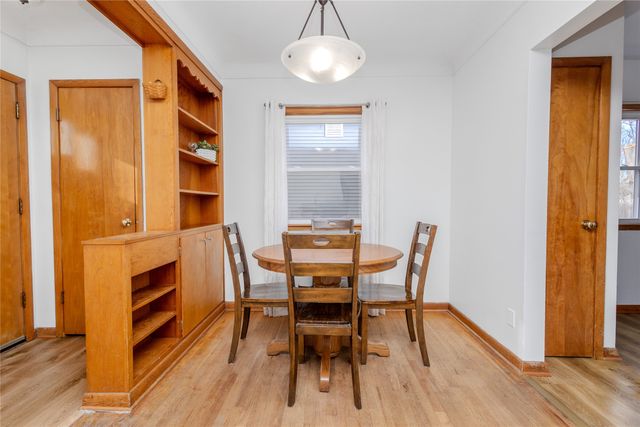 2401 48th Place, Des Moines, IA 50310