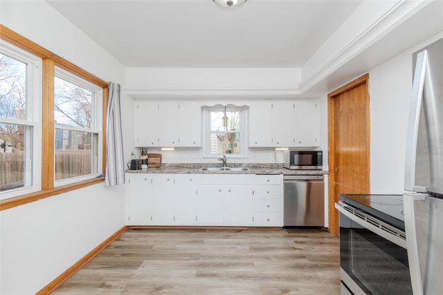 2401 48th Place, Des Moines, IA 50310