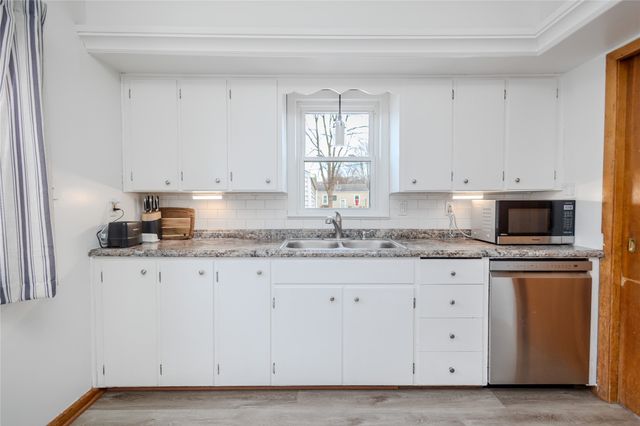 2401 48th Place, Des Moines, IA 50310