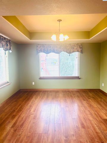 4112 Fernwood Ln, Pasco, WA 99301