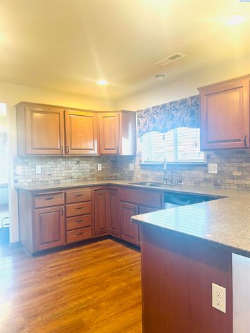 4112 Fernwood Ln, Pasco, WA 99301