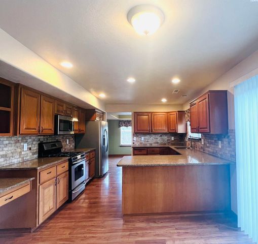 4112 Fernwood Ln, Pasco, WA 99301