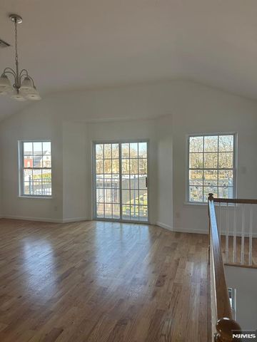 339 Ocean Avenue, Jersey City, NJ 07305