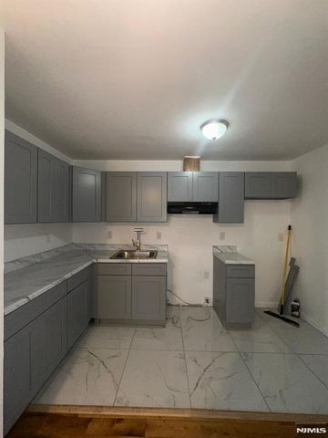 339 Ocean Avenue, Jersey City, NJ 07305