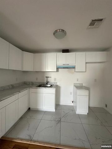 339 Ocean Avenue, Jersey City, NJ 07305