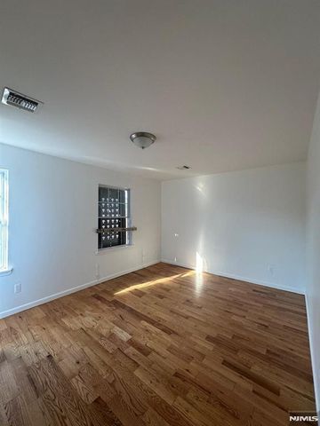 339 Ocean Avenue, Jersey City, NJ 07305