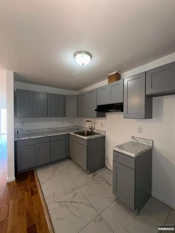 339 Ocean Avenue, Jersey City, NJ 07305